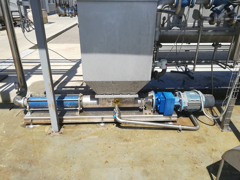 Винтовой насос CSF Inox с бункером и частотником.JPG